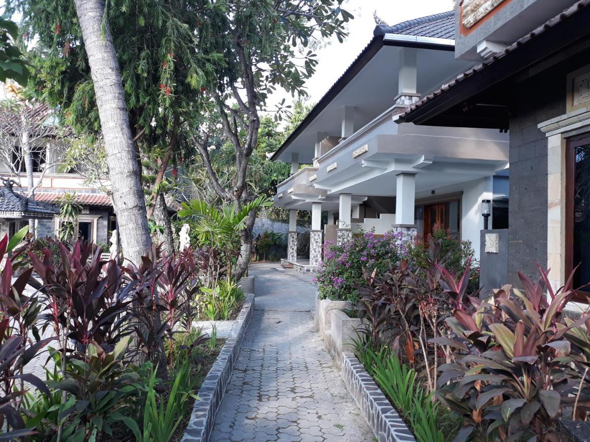 Lovina Puri Bali Hotel מראה חיצוני תמונה